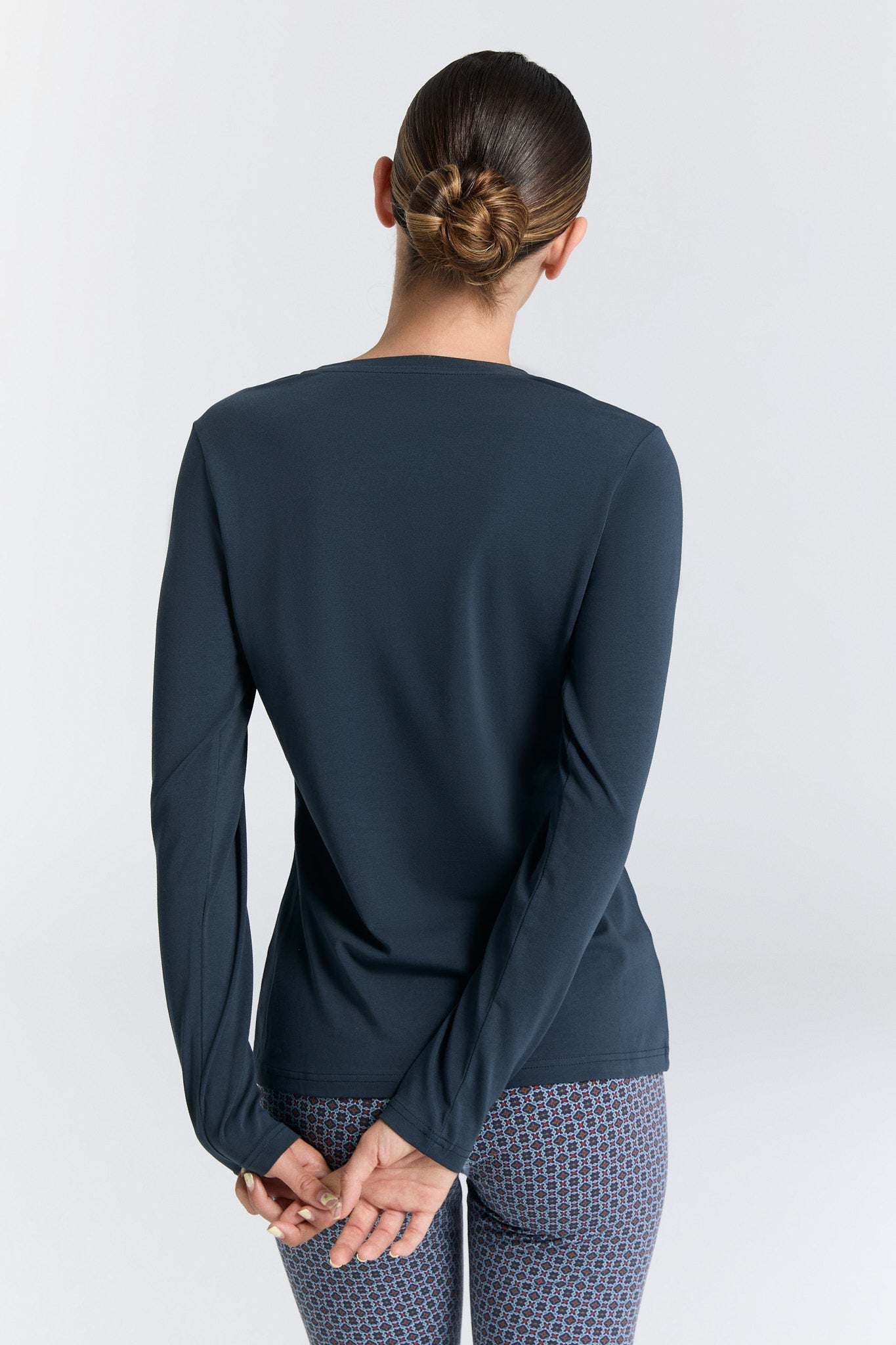 Organic Stretch Long Sleeve V-neck: Womens - REGN