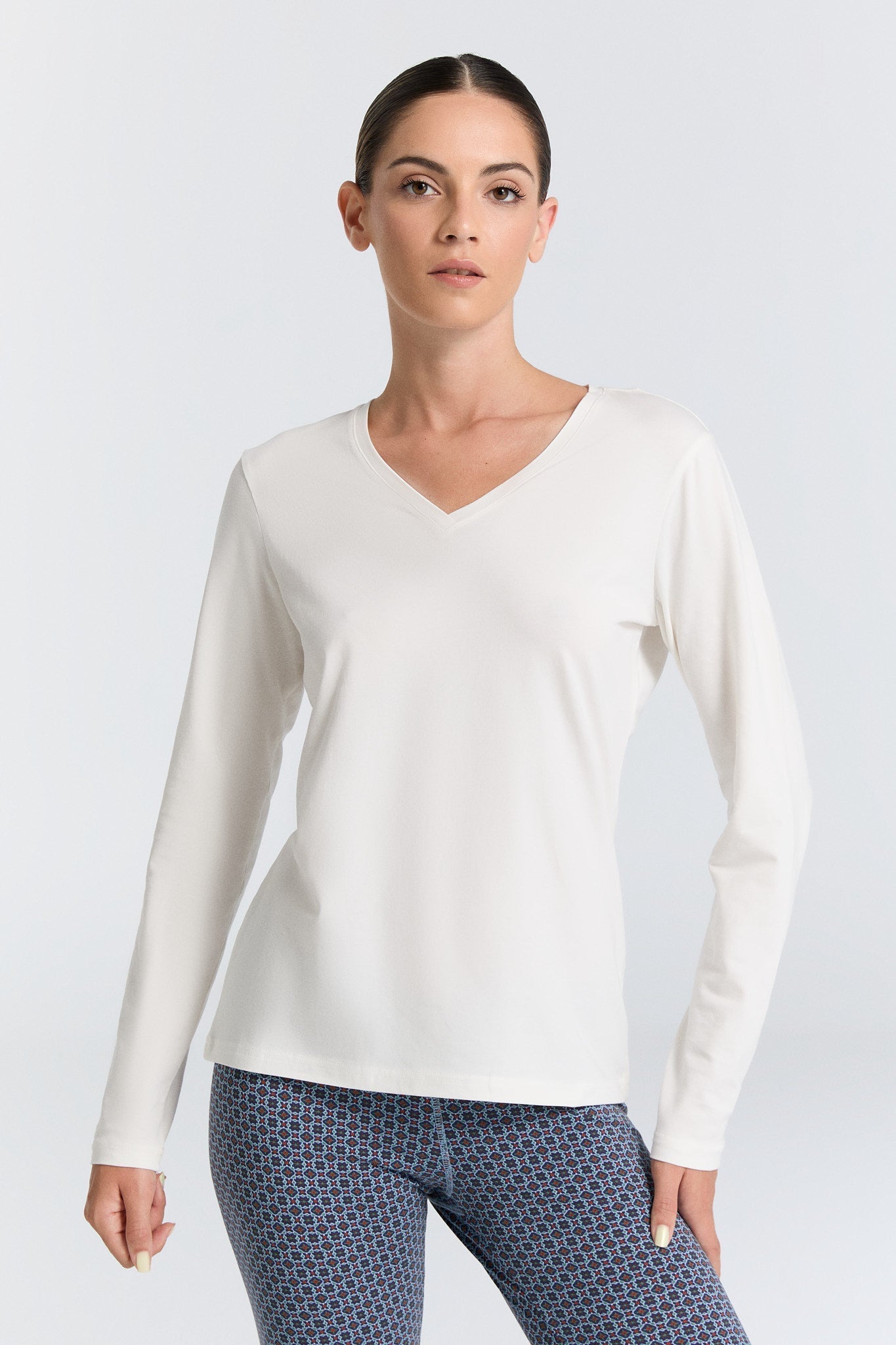 Organic Stretch Long Sleeve V-neck: Womens - REGN