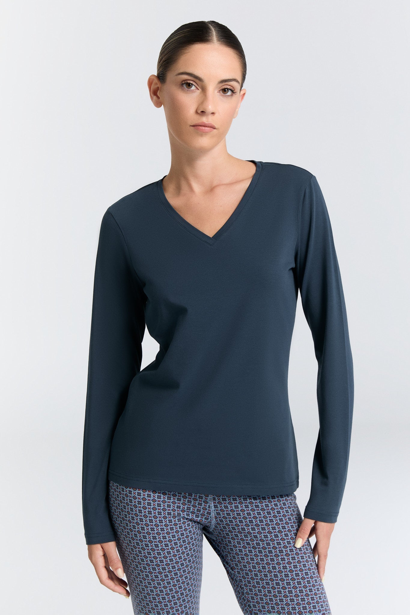 Organic Stretch Long Sleeve V-neck: Womens - REGN