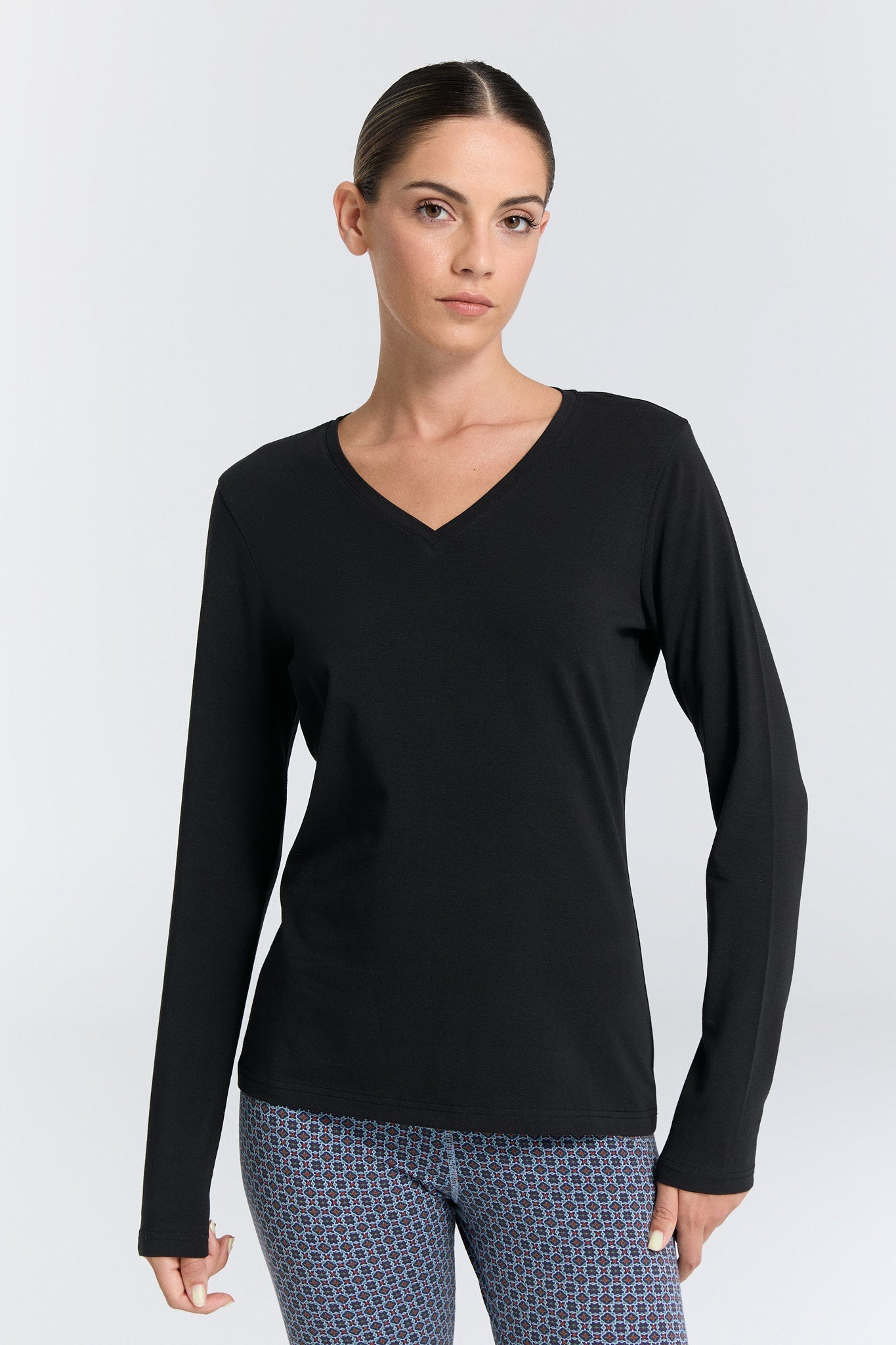Organic Stretch Long Sleeve V-neck: Womens - REGN