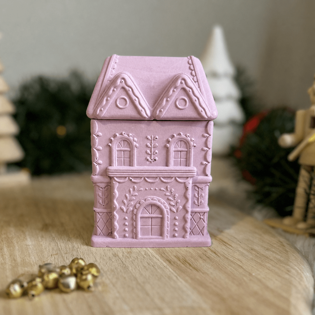 Pink Christmas Cottage Soy Wax Candle – Candy Cane | 40 Hour Burn - REGN