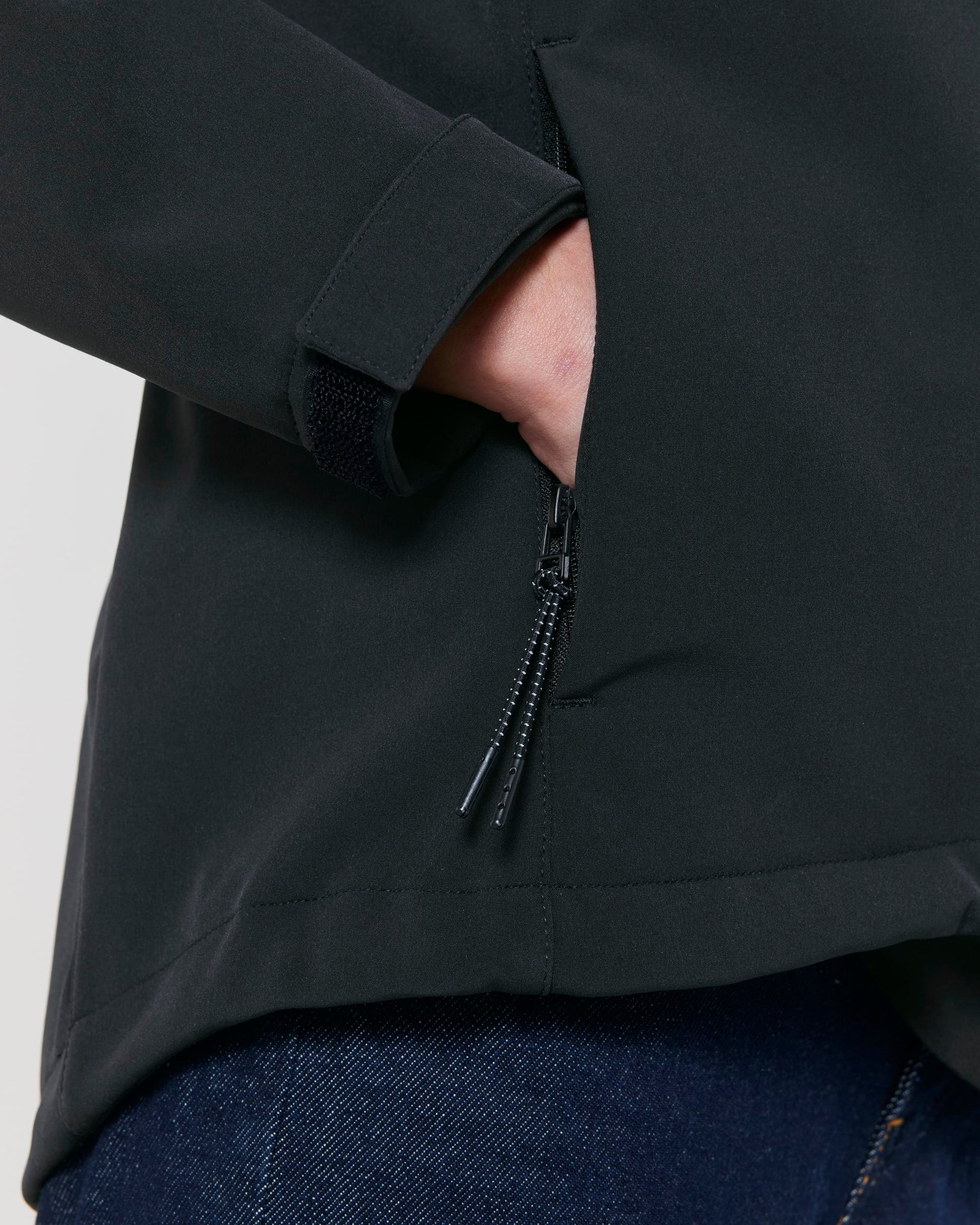 Recycled Softshell Jacket: Womens - REGN