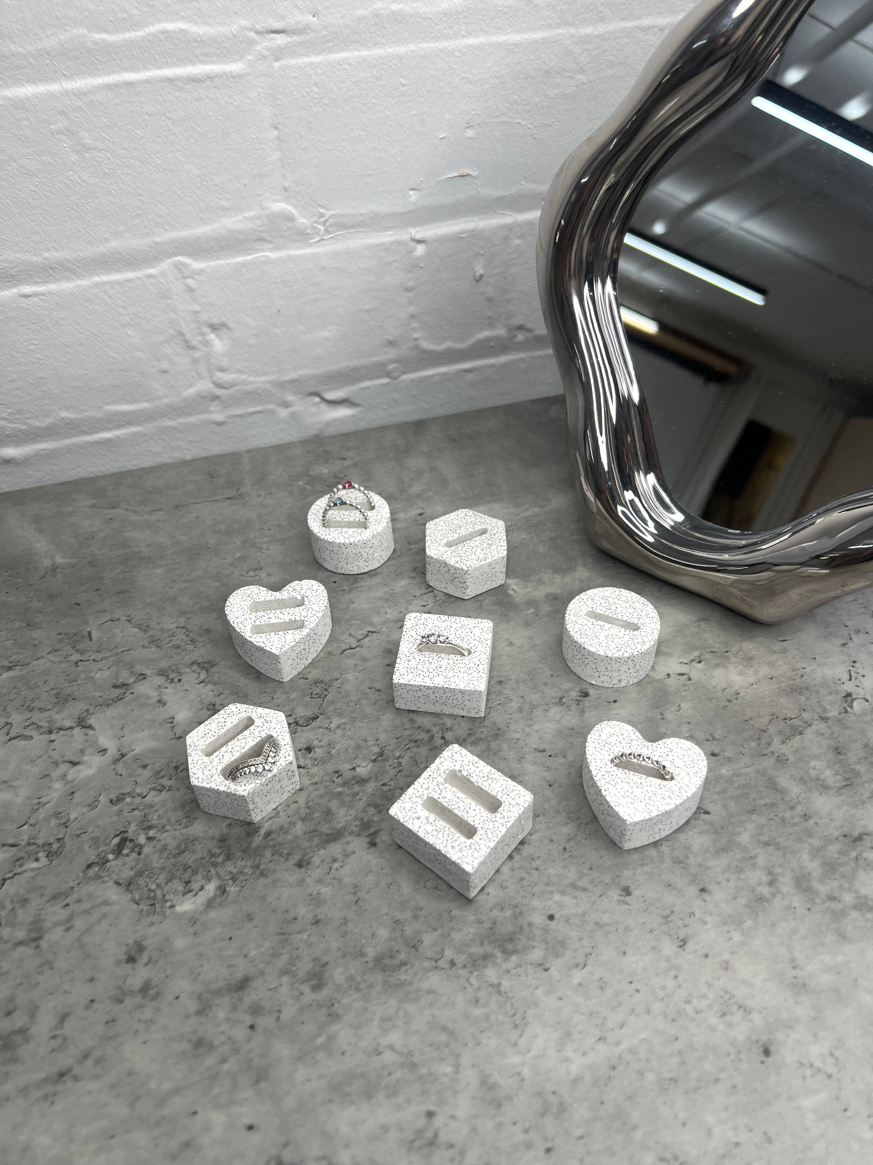 ring holders - stone - REGN