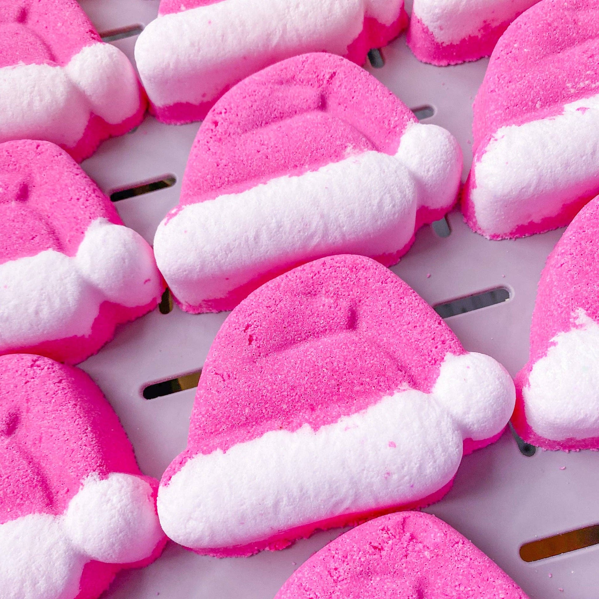 Santa Hat Bath Bomb – Pink | Lime, Basil & Mandarin - REGN