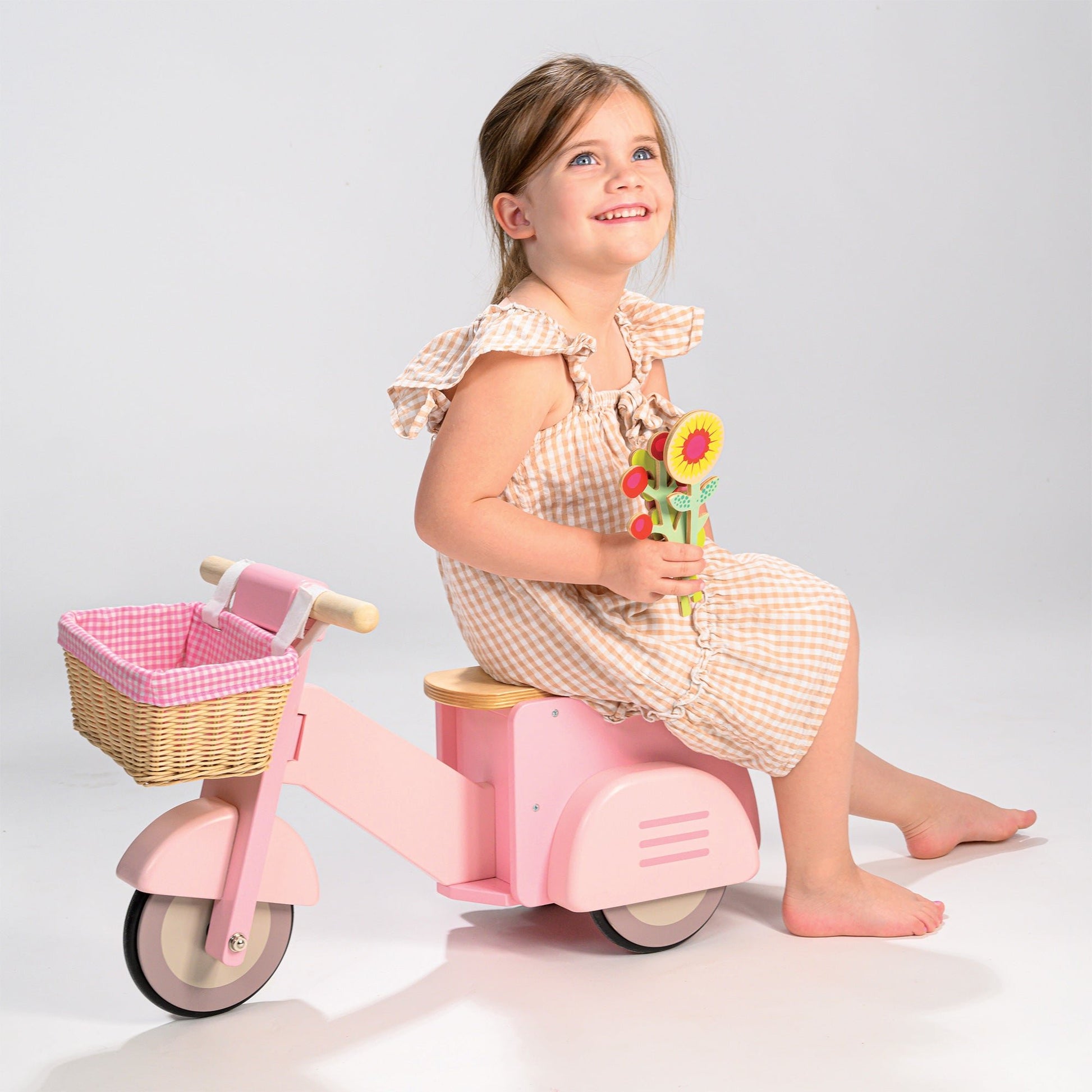 Scooter With Basket - REGN