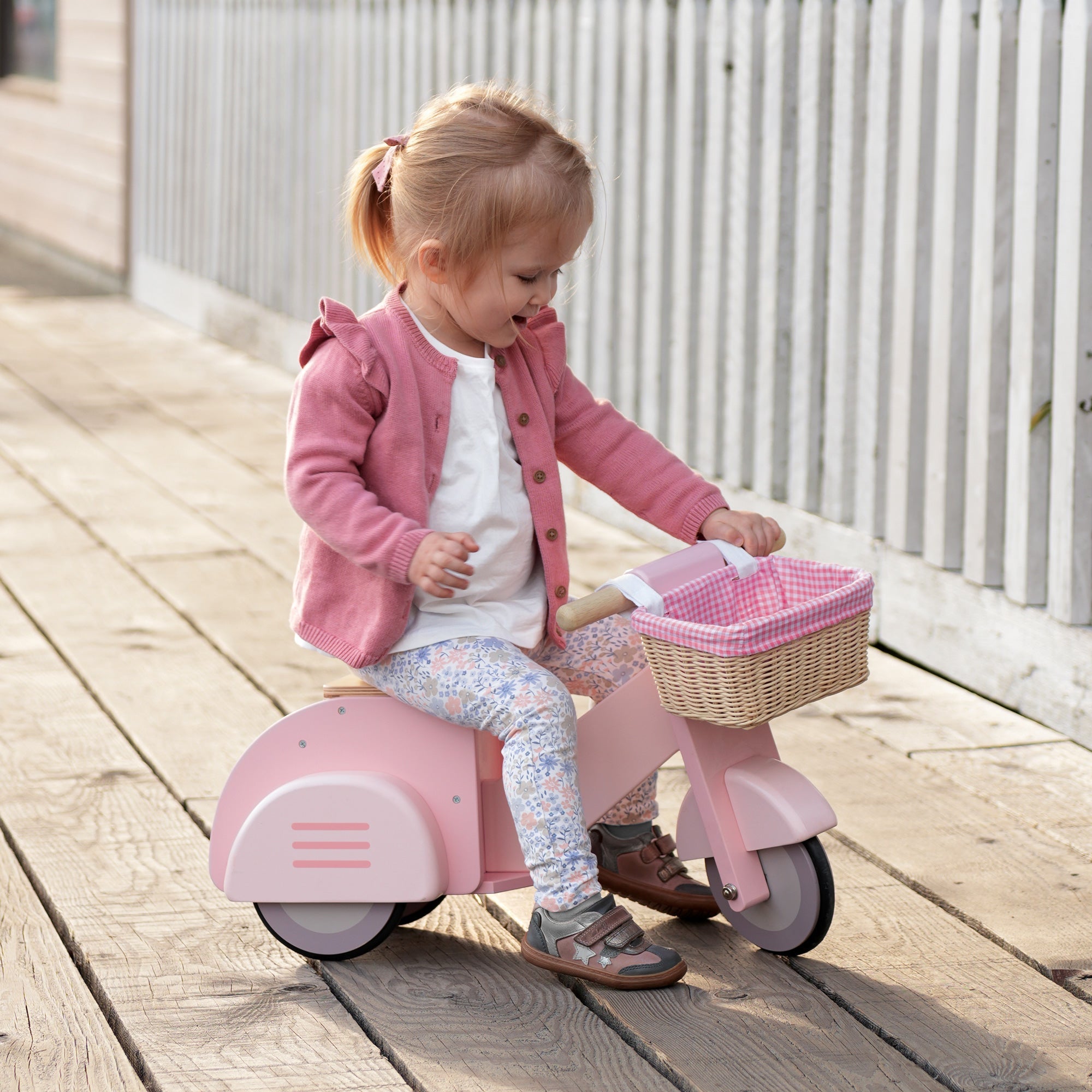 Scooter With Basket - REGN