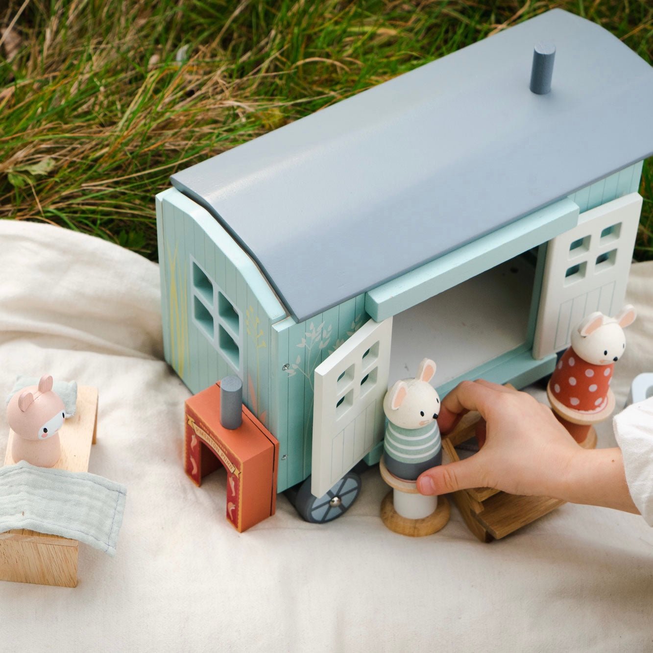 Secret Meadow Shepherds Hut - REGN