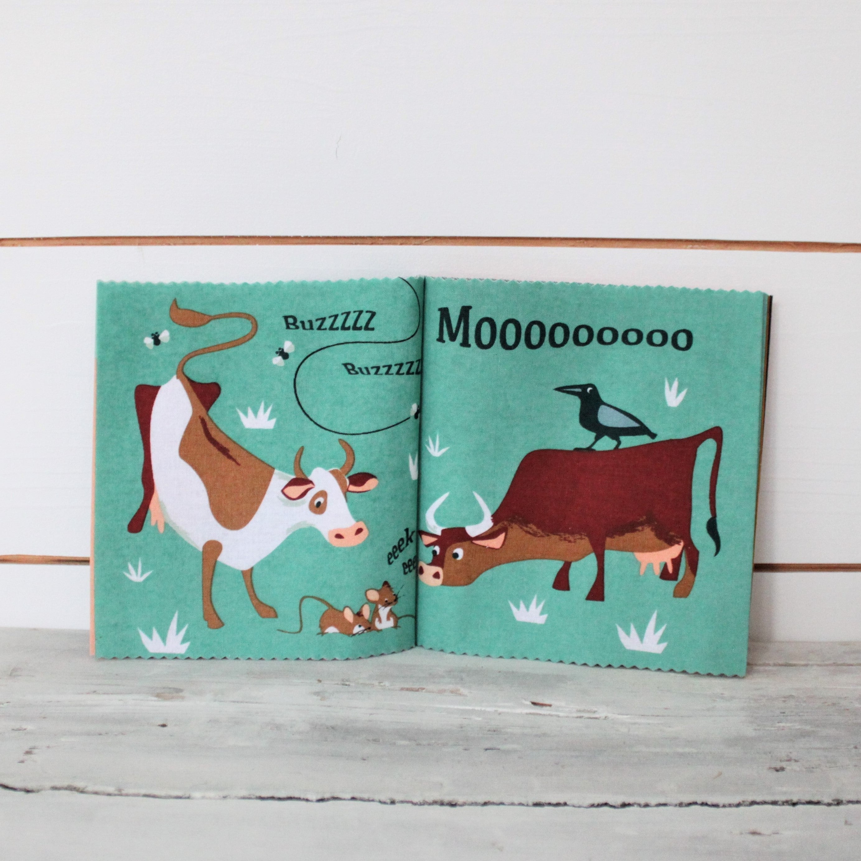The Noisy Farmyard Rag Book - REGN